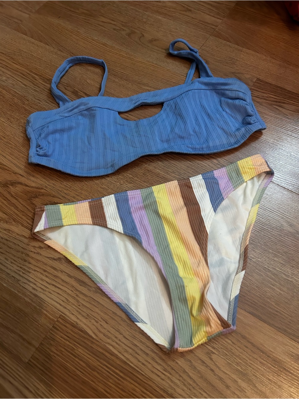 Shade & Shore. Large Top. Medium bottom.